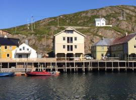 Holiday in the former fishing factory Arntzen-brygga，位于Nyksund的酒店