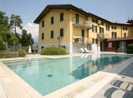 BELLAGIO SUN pool near lake free parking