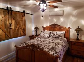 Yosemite Foothill Retreat - Private Guest Suite #2，位于科斯戈尔德的旅馆