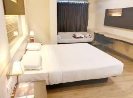 Hotel Adarsha Palace，位于贝尔高姆的酒店