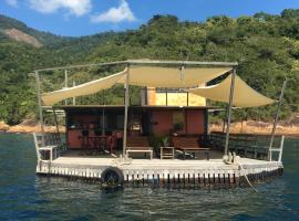 Casa Flutuante Ilha Grande Rj，位于Praia do BananalManguaraquissaba Beach附近的酒店