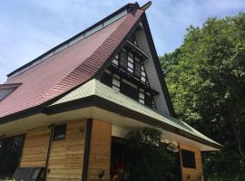 Guesthouse Kazura，位于南砺Yuwaku Onsen附近的酒店