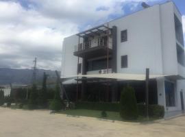 Bar Hotel White Palace，位于Derviçian的酒店