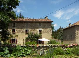 La Fontaine des Thiolles，位于Saint-Germain-lʼHerm的家庭/亲子酒店