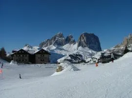 加尔尼恭瑟加酒店