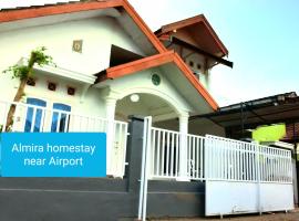 Almira Homestay near Airport，位于占碑市的度假短租房