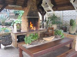 See Rus Self catering unit in Westbrook KZN Private Neat and Cosy，位于韦斯特布鲁克的酒店