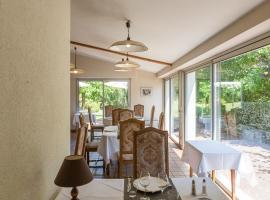 LES PLATANES，位于Étauliers的酒店