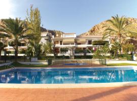 Beautiful Home In Santa Pola With Outdoor Swimming Pool，位于圣波拉的乡村别墅