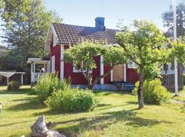 Awesome Home In Sjötorp With Wifi，位于Sjötorp的酒店