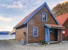 3 Bedroom Beach Front Home In Dirdal