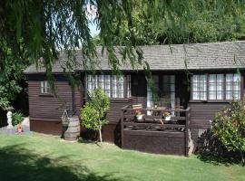 HOLLYDENE LODGE，位于惠茨特布尔的酒店