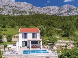 Lovely Home In Gornje Tucepi With Kitchen