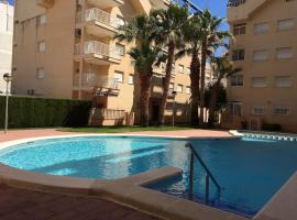 APARTAMENTO CON TERRAZA, VISTAS AL MAR Y PISCINA，位于代穆斯的酒店