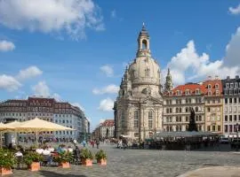 Großes Apartment im Zentrum von Dresden, 2 Schlafzimmer, 2 Bäder, Balkon