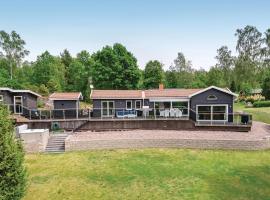 4 Bedroom Gorgeous Home In Boxholm，位于Blåvik的酒店
