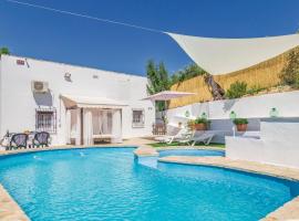 Stunning Home In Rute，位于Zambra的酒店
