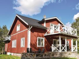 4 Bedroom Nice Home In Årjäng，位于奥尔延的酒店
