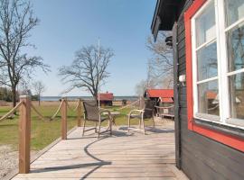 Beautiful Home In Lärbro With House Sea View，位于Lärbro的酒店