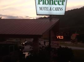 Pioneer Motel and Cabins，位于切罗基的酒店