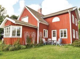 4 Bedroom Stunning Home In Färgelanda，位于Färgelanda的酒店
