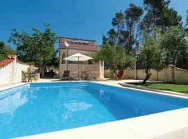 2 Bedroom Gorgeous Home In Banjol