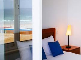 Panoramic Beach View Apartment (T2) in Caparica，位于卡帕里卡海岸的酒店