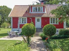 Awesome Home In Slvesborg With 3 Bedrooms And Wifi，位于Hällevik的酒店