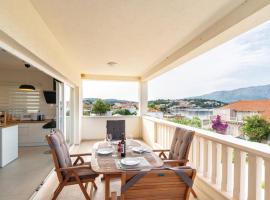 Three-Bedroom Apartment In Lumbarda，位于鲁巴达的酒店