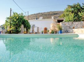 Nice Home In Malaxa, Chania With 2 Bedrooms, Wifi And Outdoor Swimming Pool，位于Maláxa的酒店