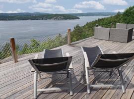 弗洛根*XLVI *度假屋，位于Båtstø的酒店