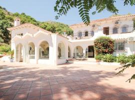 Nice Home In Ojen, Marbella With House Sea View，位于奥亨的酒店