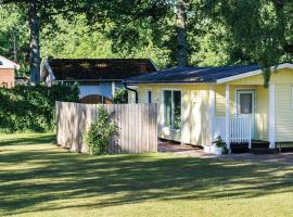 Lovely Home In Färjestaden，位于费尔耶斯塔登的酒店