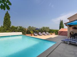Quiet villa with private pool，位于Caunes-Minervois的酒店