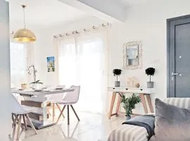 Nissini Blanco, 3 bedroom villa with private pool, 5 min to the beach