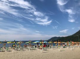 Appartamento Lido 'with parking space included'，位于托斯科拉诺-马德尔诺的酒店