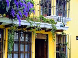 Villas Santa Ana-Ricardo，位于危地马拉安地瓜的度假短租房