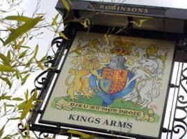 The Kings Arms，位于威姆斯洛的酒店