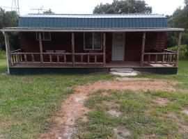 Amish made cedar cabin with a loft on a buffalo farm close to the Buffalo River，位于Marshall的酒店