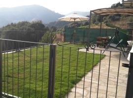 La Peonia casa vacanze in montagna prato verde panorama stupendo Sardegna，位于Seùlo的酒店