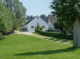 Molshøjgård，位于克内贝尔的住所