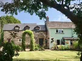 Brecon Boutique Breaks Wild Land，位于Sennybridge的酒店