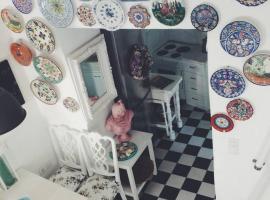 The Oceanographer's Home, A Chora Hideaway，位于塞里福斯的酒店