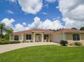 Luxury 4BR Pool Home with Jacuzzi- Inverness