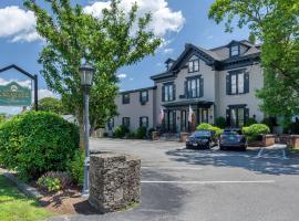 The Carriage House Inn Newport，位于米德尔敦的酒店