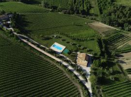 Agriturismo Biologico la Casa degli Gnomi，位于Ortezzano的家庭/亲子酒店