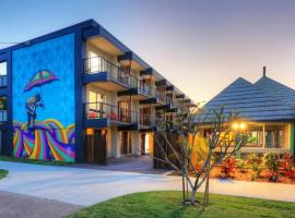 Freedom Backpackers Hostel Rainbow Beach，位于彩虹海滩的酒店