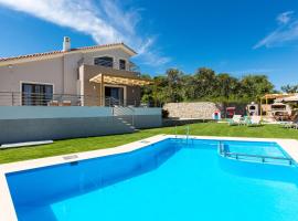 Anatoli Villa, Tranquil Retreat, By ThinkVilla，位于Orthés的带泳池的酒店