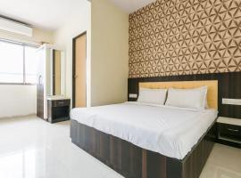 SPOT ON 47497 Hotel Fantacee，位于Manor的酒店