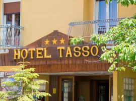 塔索酒店，位于卡迈格拉特罗希拉诺蒙特卡罗卡奇奥滑雪缆车附近的酒店